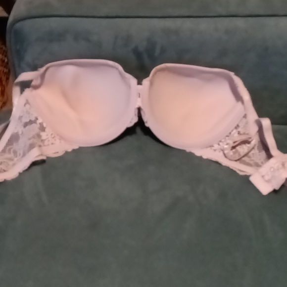 Victoria's Secret Bra - Picture 2 of 3